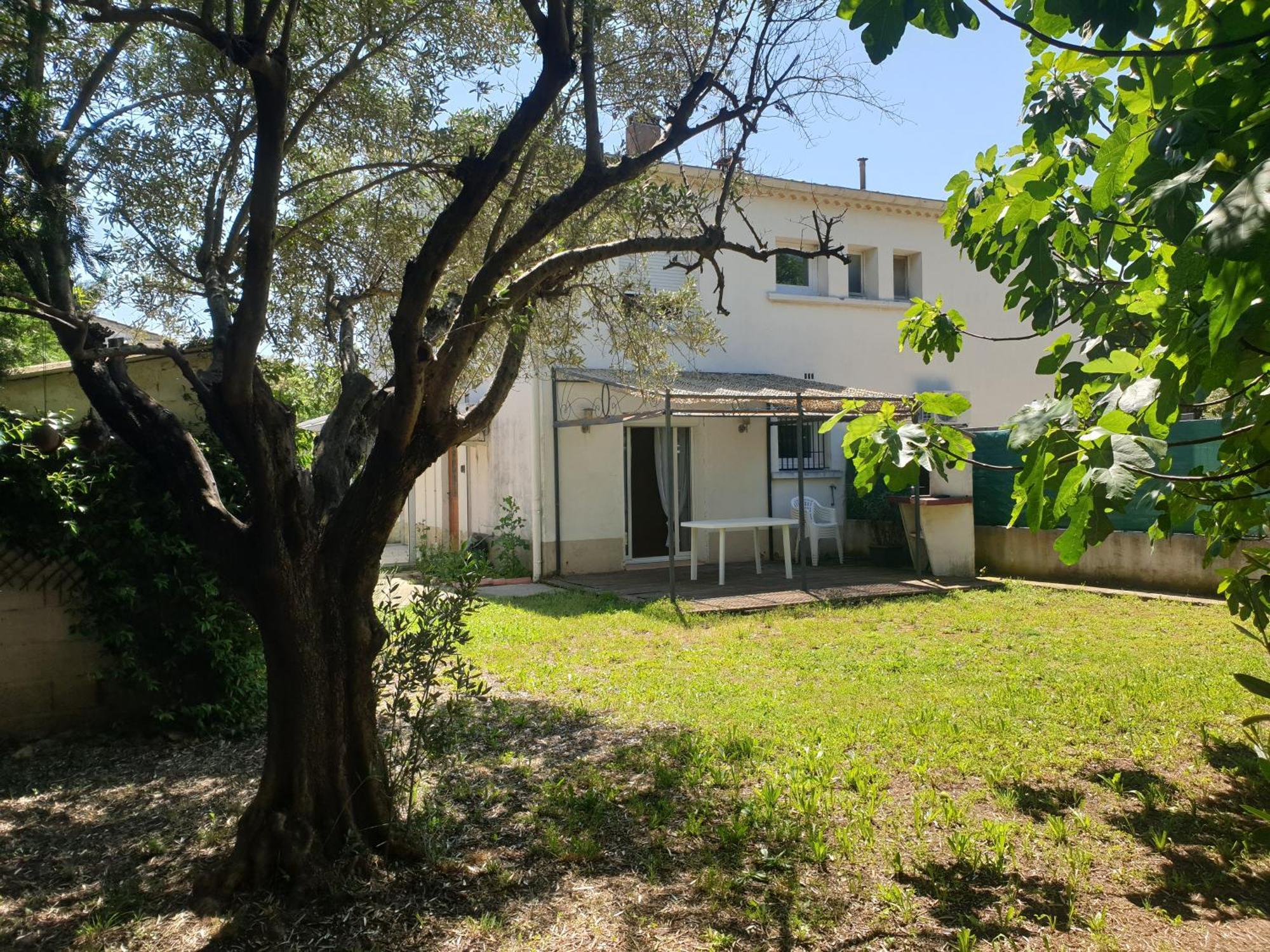 Orteils Au Soleil Jardin Parking Nimes Bagian luar foto